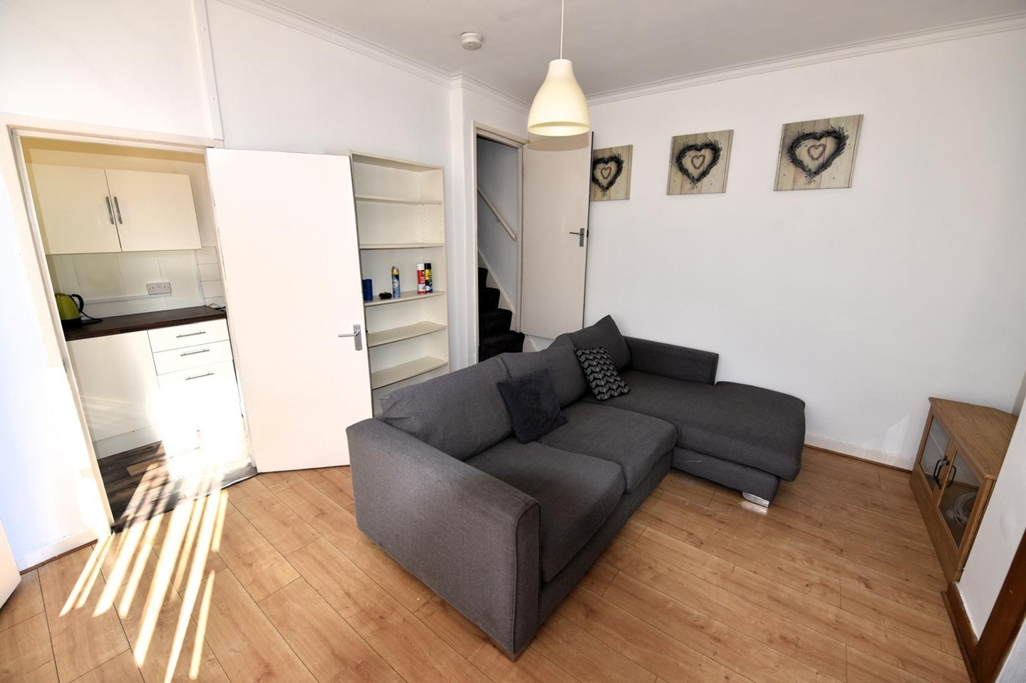 2 Bed End Terrace, Beechwood View, LS4 photo 2