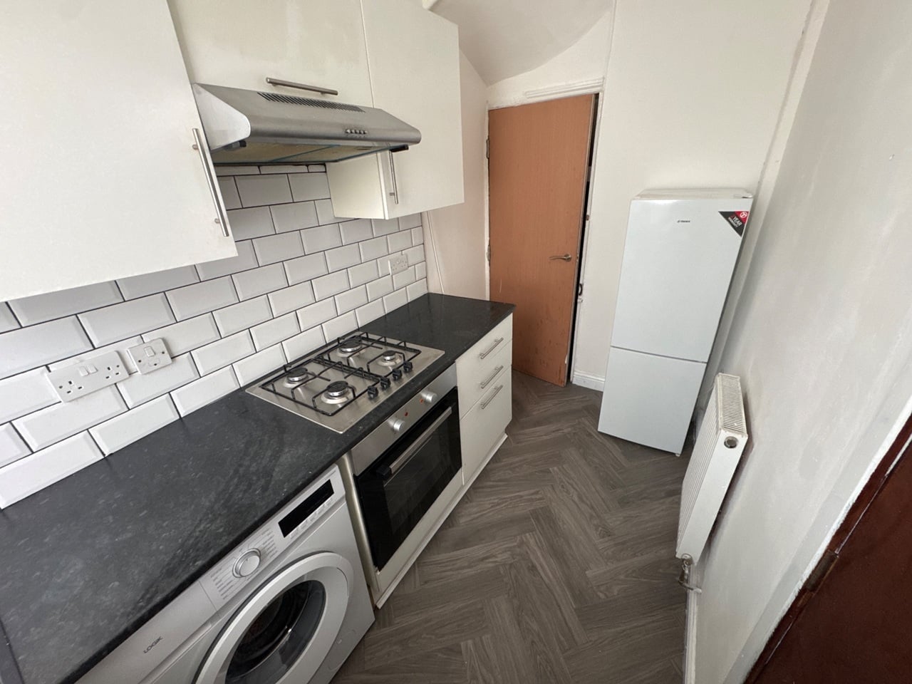 2 Bed Terraced House, Recreation Mount, LS11 photo 2