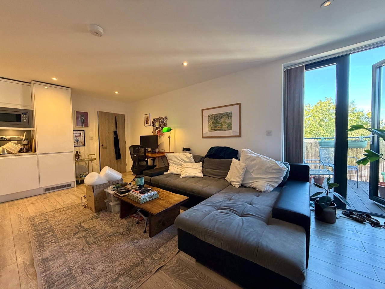 1 Bed Flat, Satchwell Road, E2 photo 2