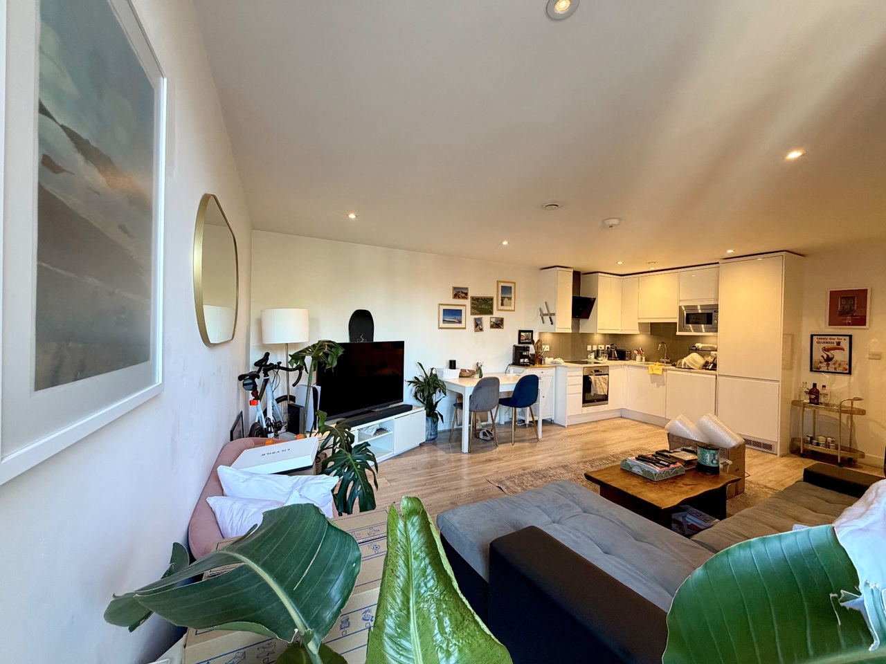 1 Bed Flat, Satchwell Road, E2 photo 3
