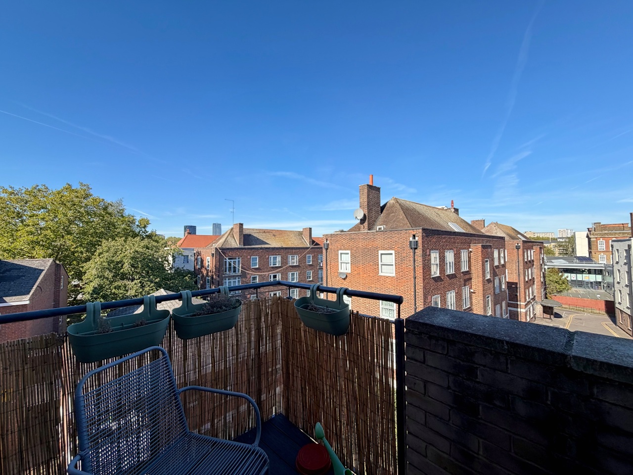 1 Bed Flat, Satchwell Road, E2 photo 5