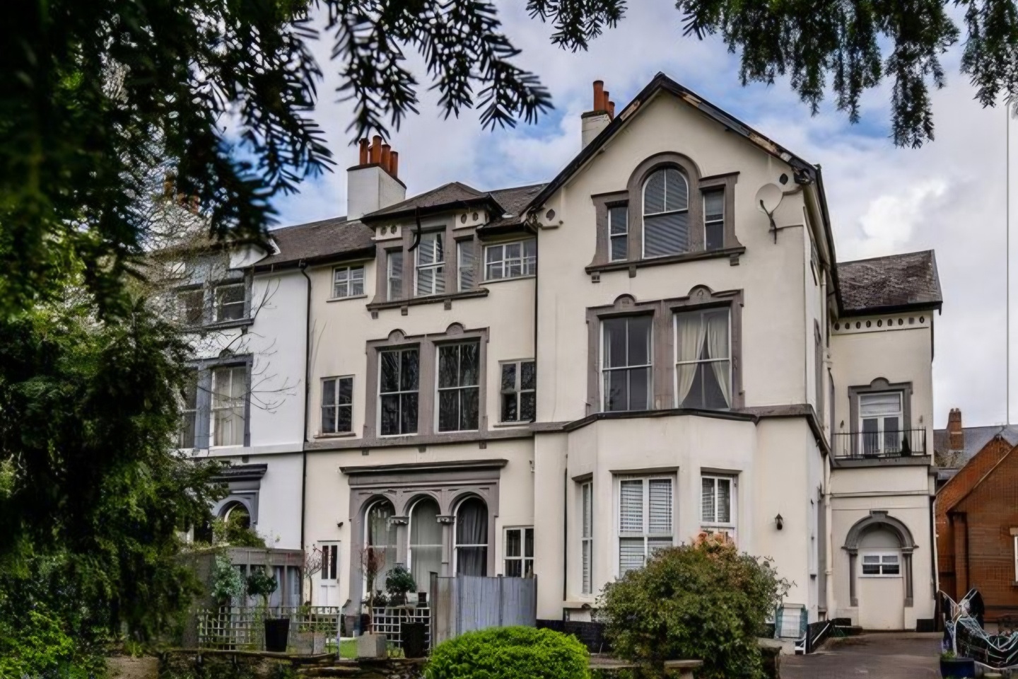 1 Bed Flat, Pelham Crescent, NG7 photo 2