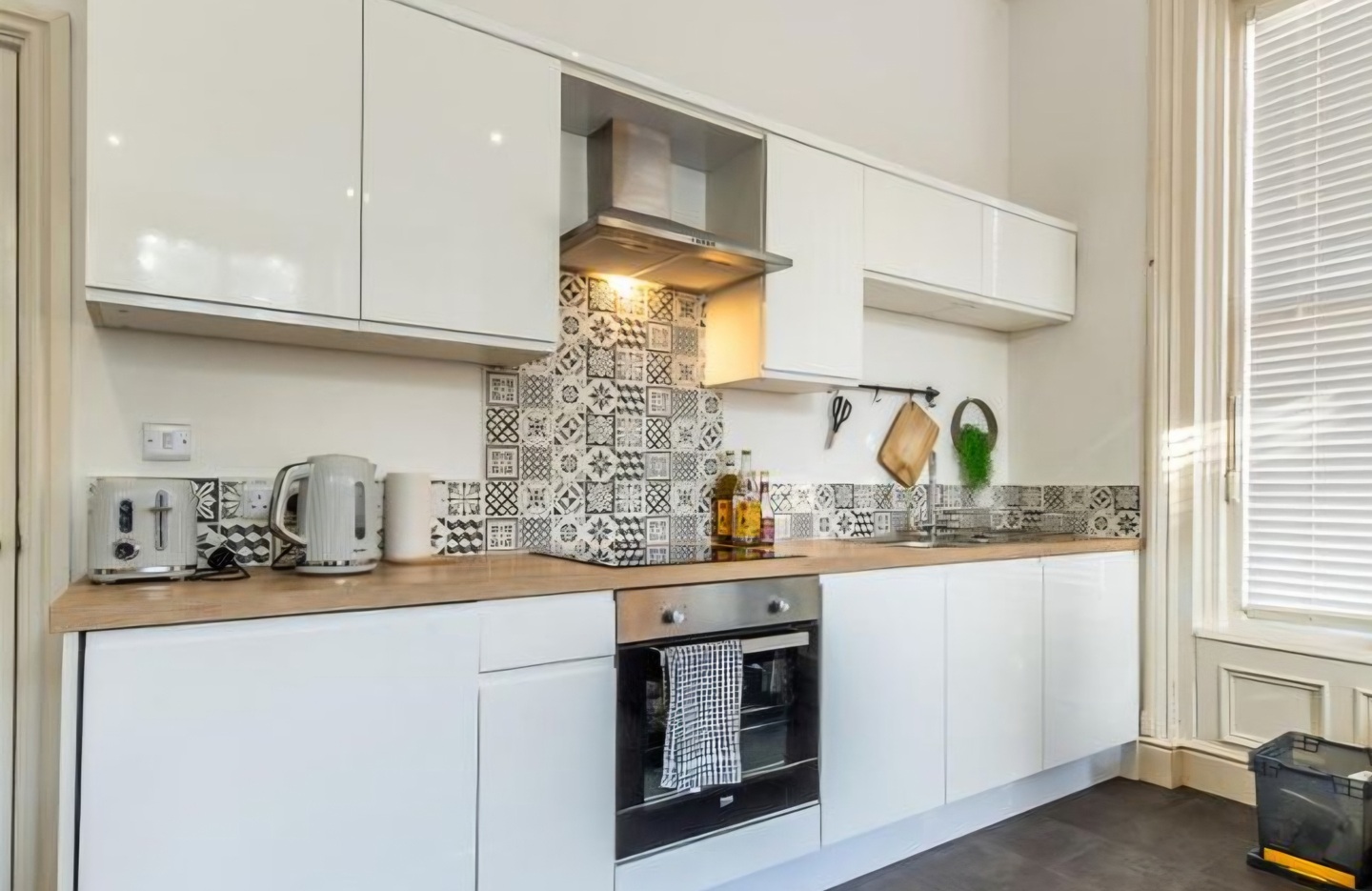 1 Bed Flat, Pelham Crescent, NG7 photo 3