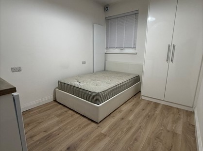 Room in a Shared House, Granville Road, WD18