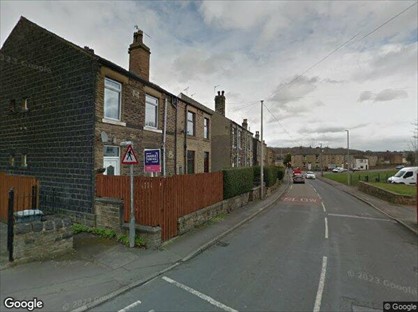 2 Bed Terraced House, Carlinghow Lane, WF17