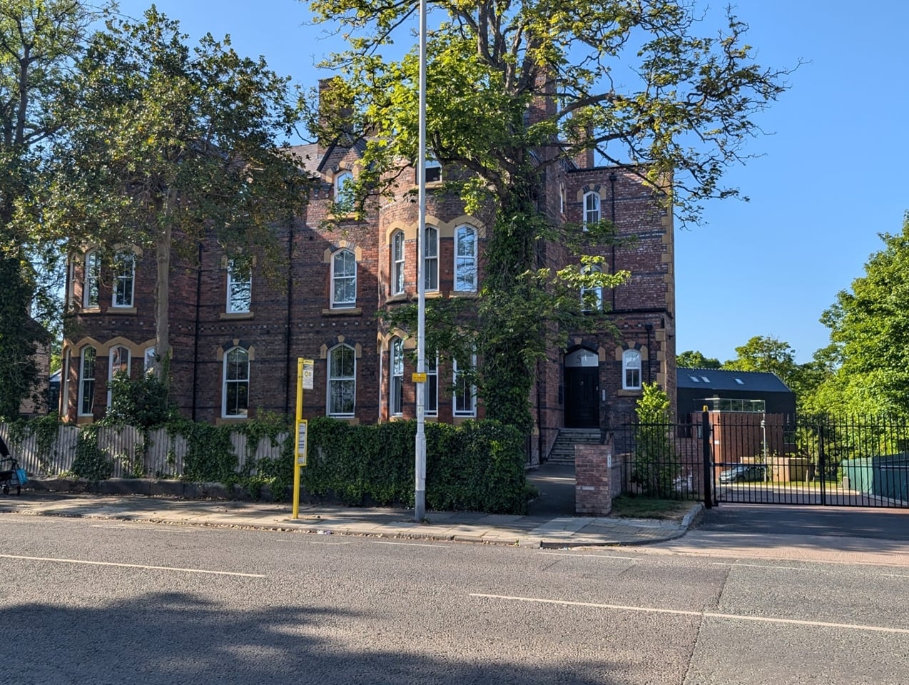 1 Bed Flat, Irvine House, CH43