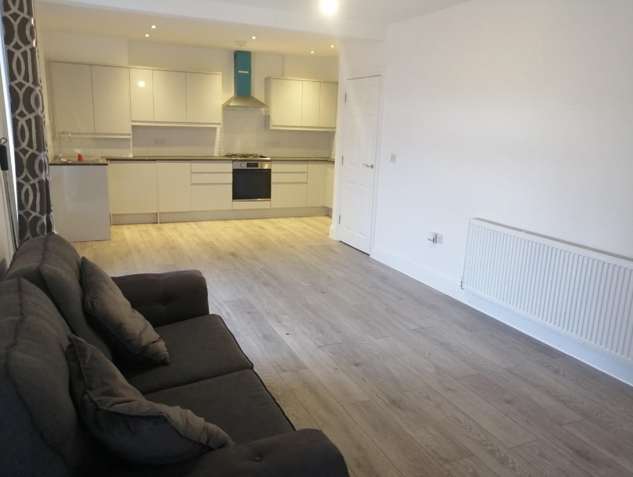 1 Bed Flat, Irvine House, CH43 photo 2