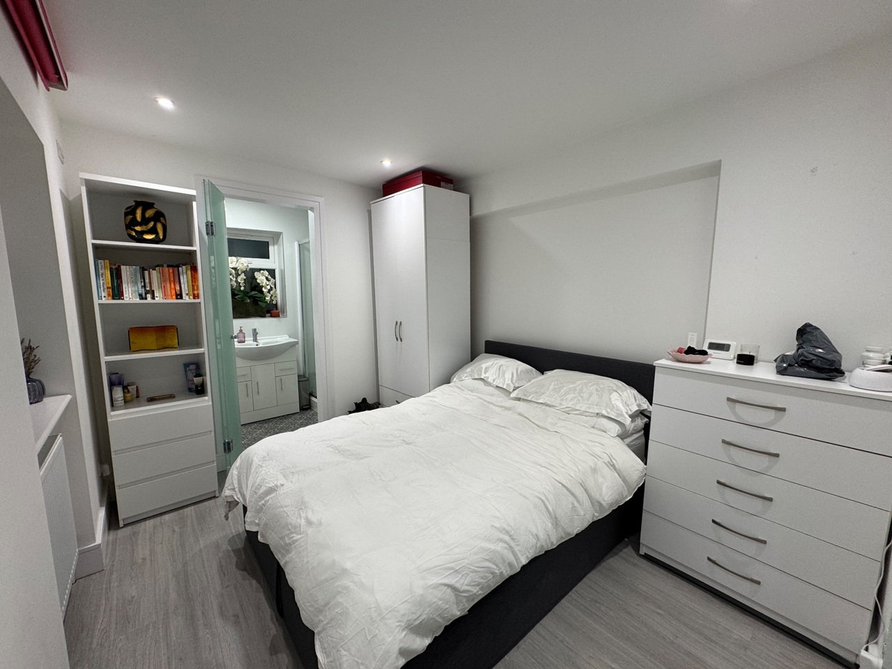 1 Bed Flat, Warwick Road, SW5 photo 3