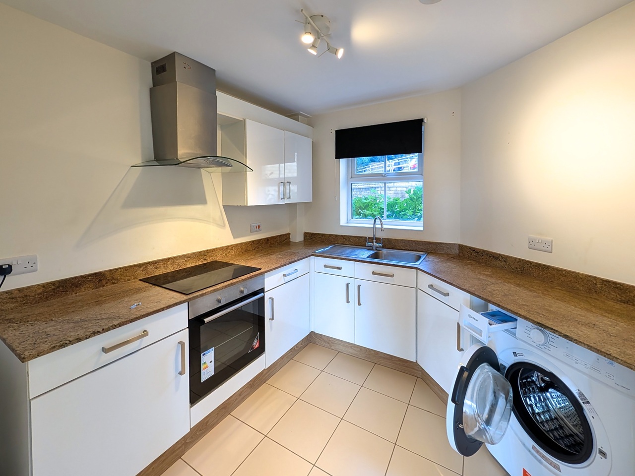 2 Bed Flat, Daniel Hill Mews, S6 photo 3