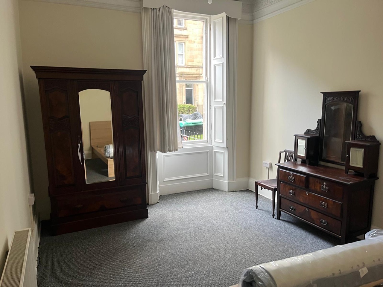 3 Bed Flat, Edinburgh, EH11 photo 2