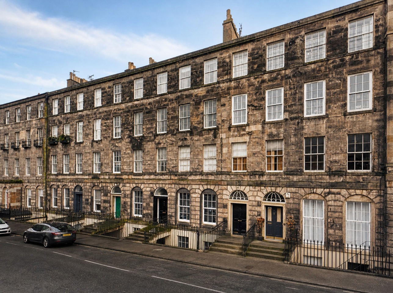 2 Bed Flat, Edinburgh, EH8 photo 3