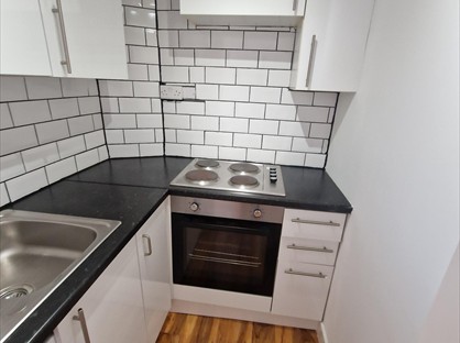 Studio Flat, Davis St, S65