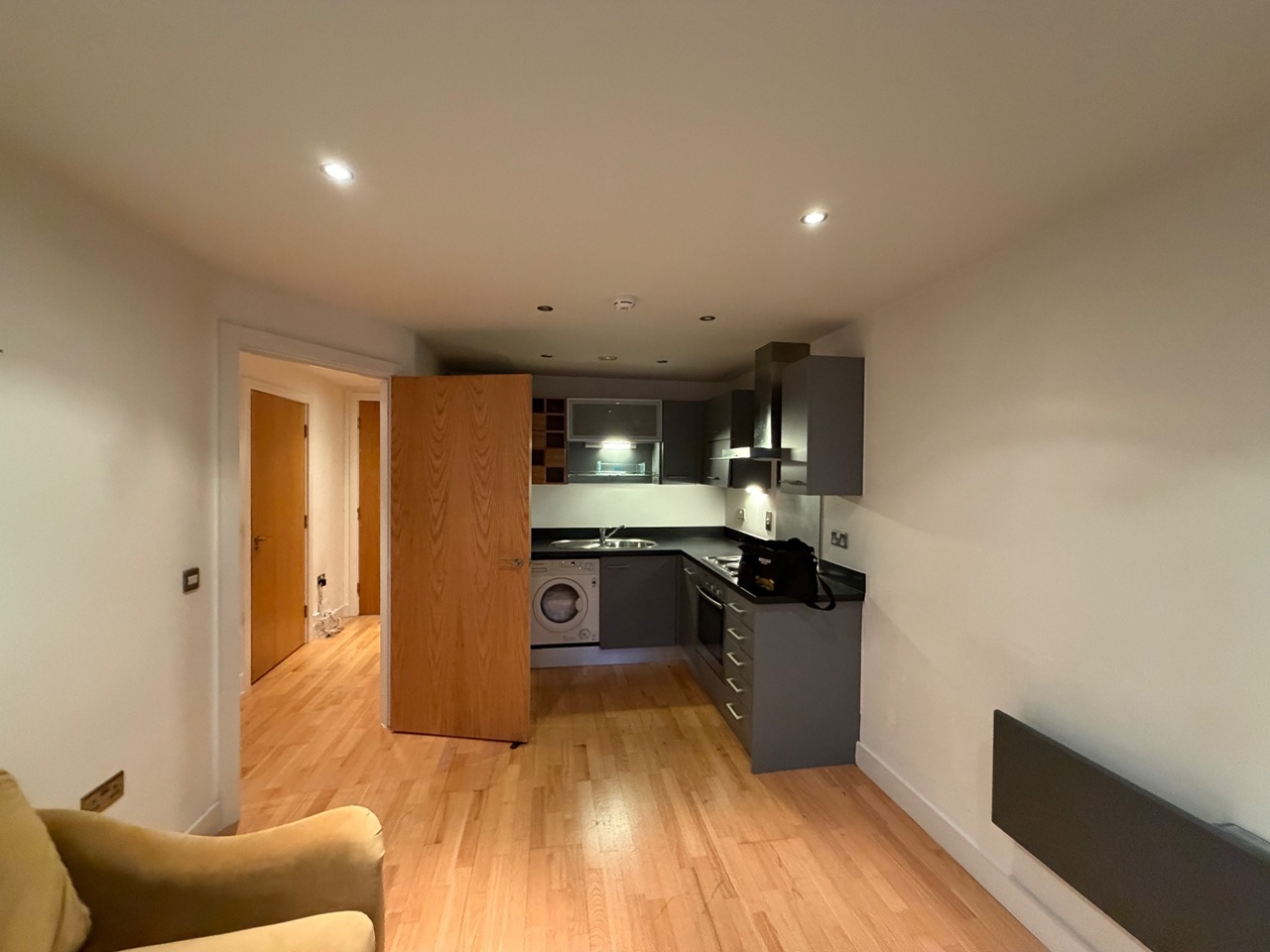1 Bed Flat, The Boulevard, LS10 photo 2
