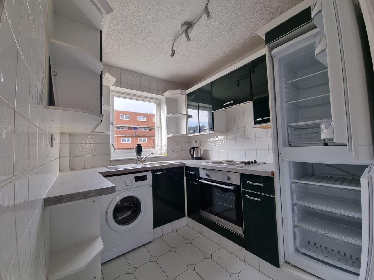 2 Bed Flat, North Woodside Road, G20 photo 3