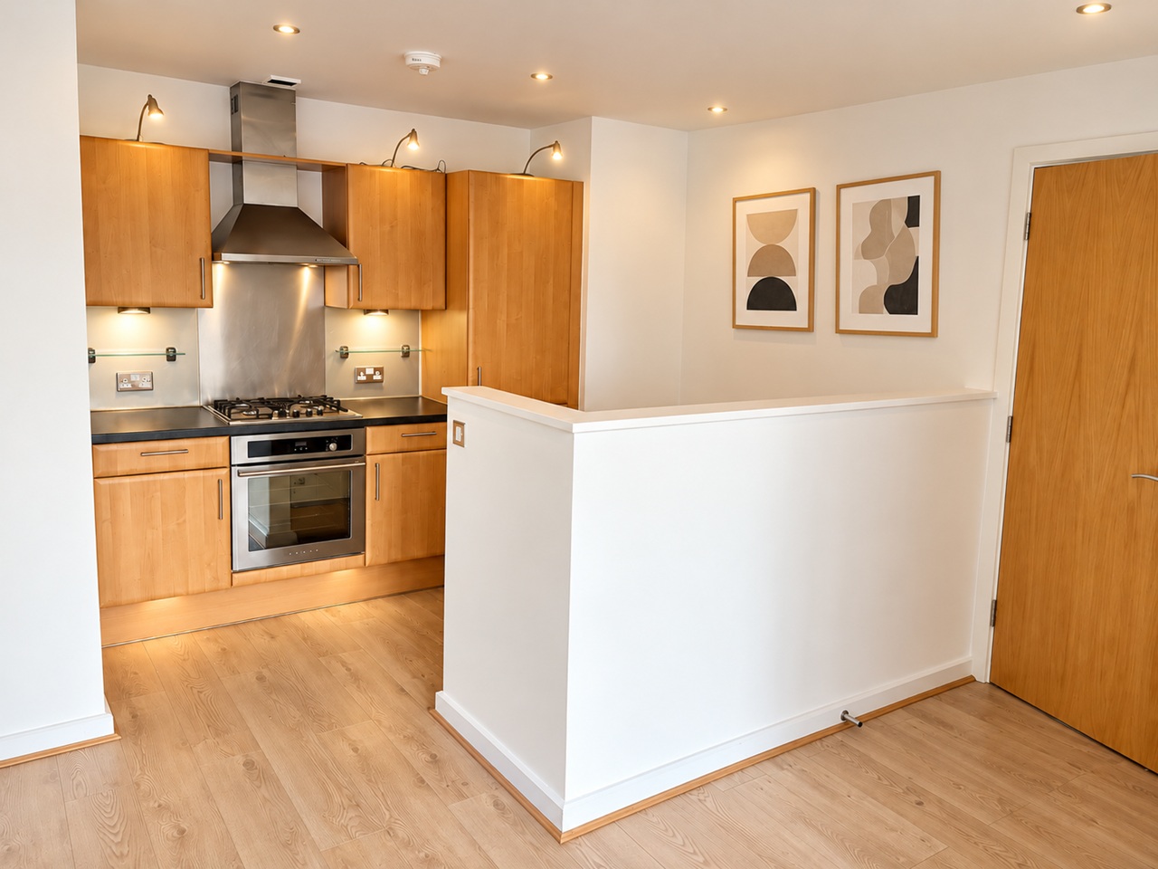 2 Bed Flat, Bowman Lane, LS10 photo 2