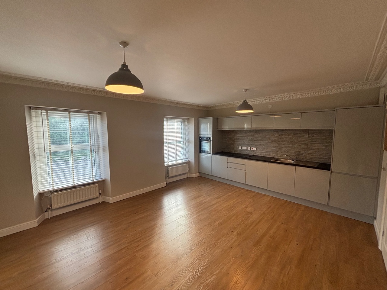 2 Bed Flat, Hotwell Road, BS8 photo 2