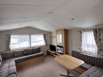 2 Bed Mobile Home, Weeping Willows, GU6
