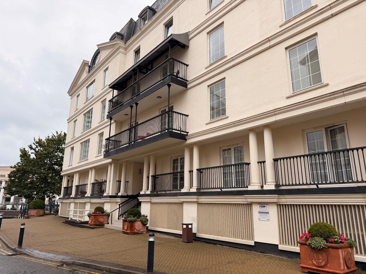 2 Bed Flat, Chelsea Harbour, SW10 photo 2