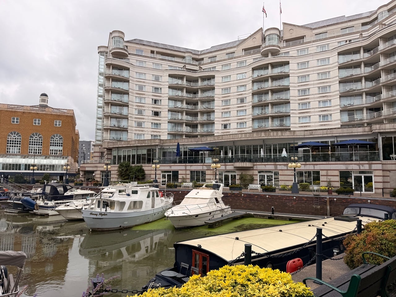 2 Bed Flat, Chelsea Harbour, SW10 photo 3