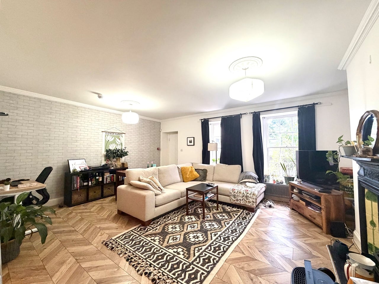 2 Bed Flat, Pro-Cathedral Lane, BS8 photo 2