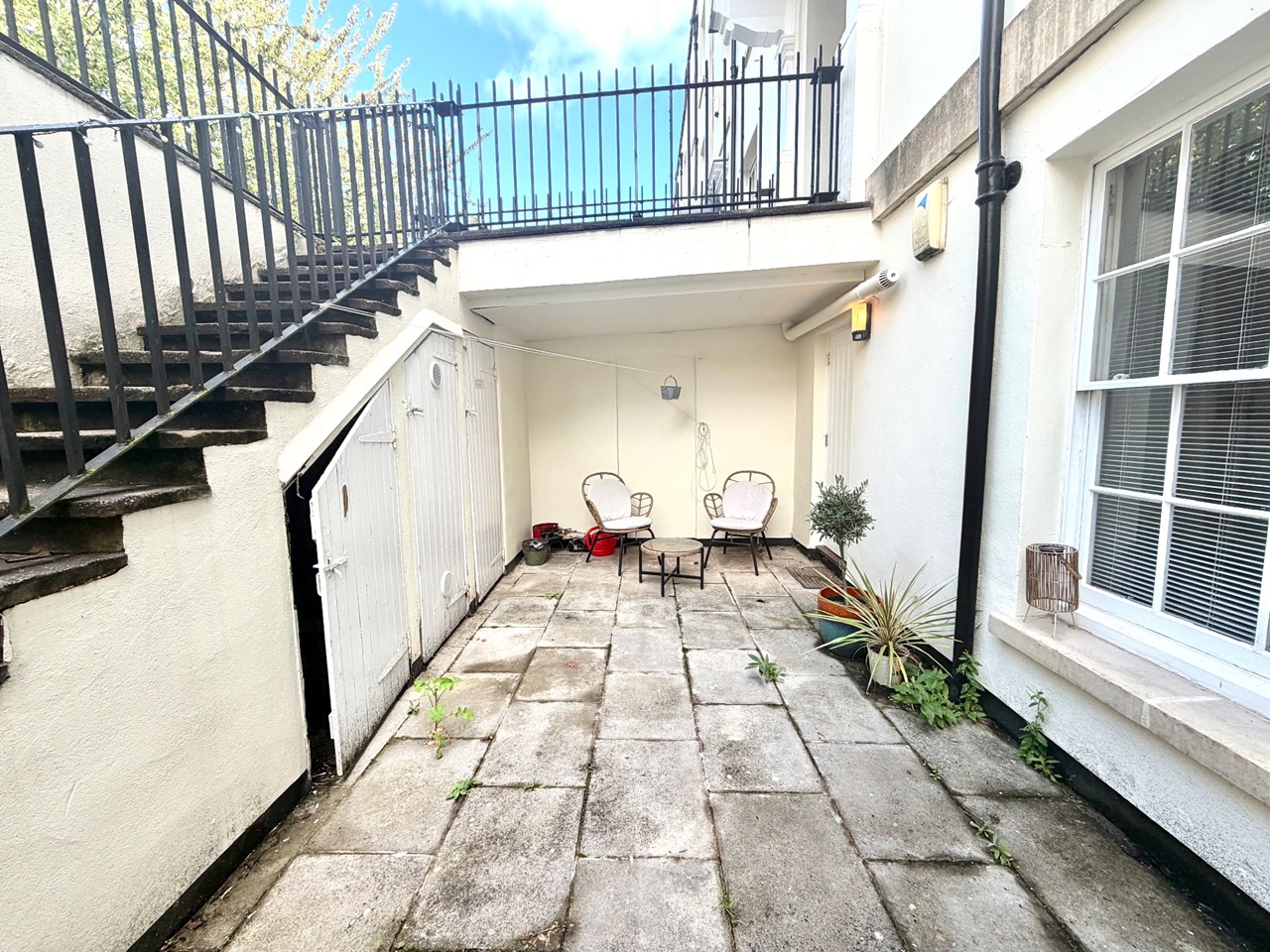 2 Bed Flat, Pro-Cathedral Lane, BS8 photo 5