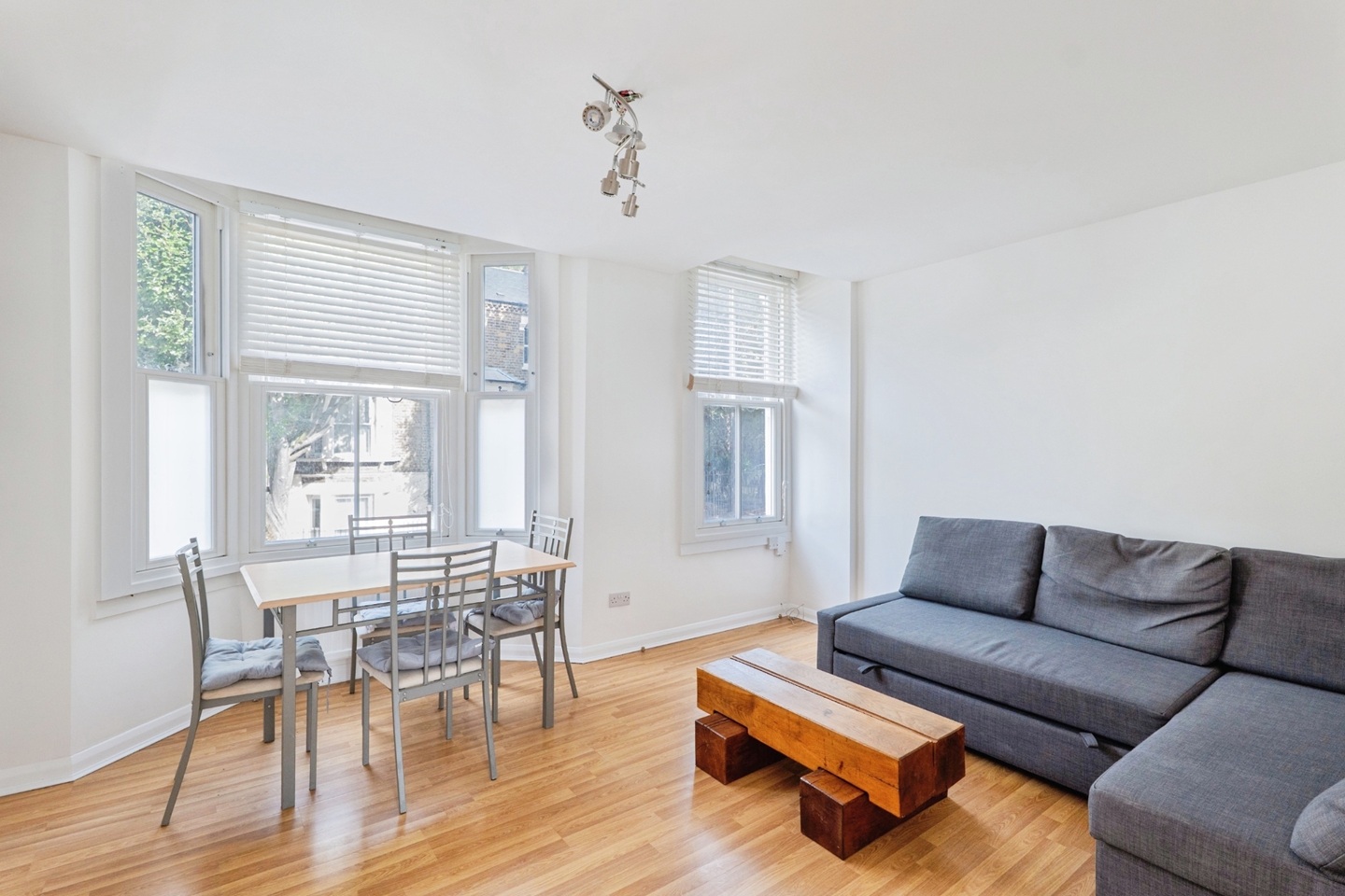 2 Bed Flat, Balmore St, N19 photo 5