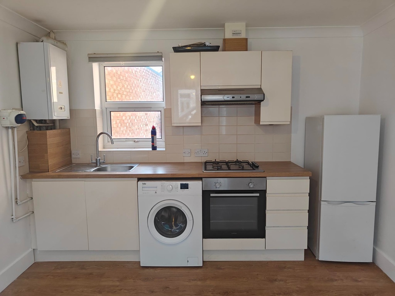 1 Bed Flat, Little Johns Lane, RG30 photo 2