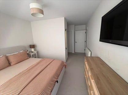 Room in a Shared Flat, Ashwood House, GU15