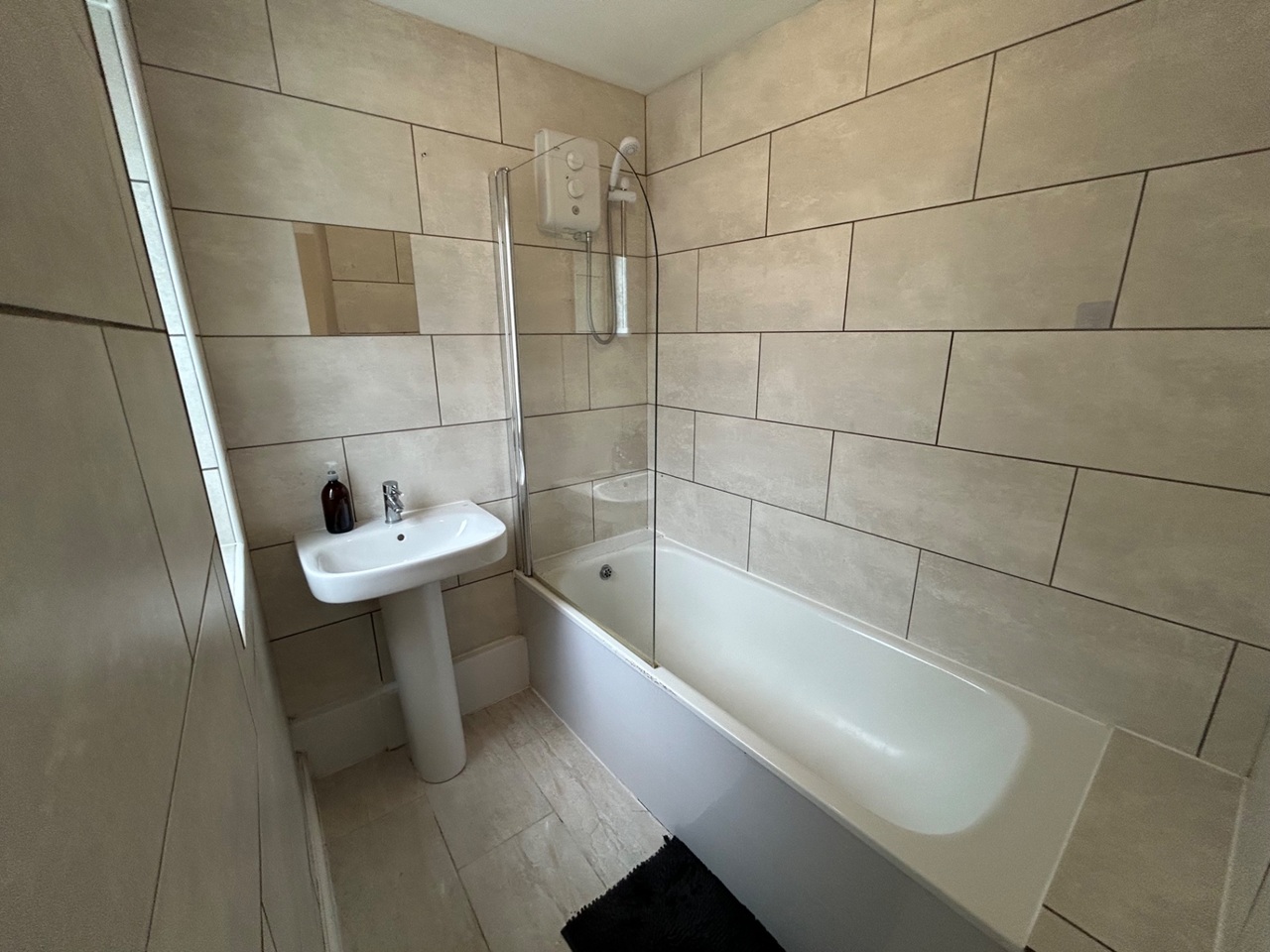 1 Bed Flat, Newport Road, CF24 photo 3