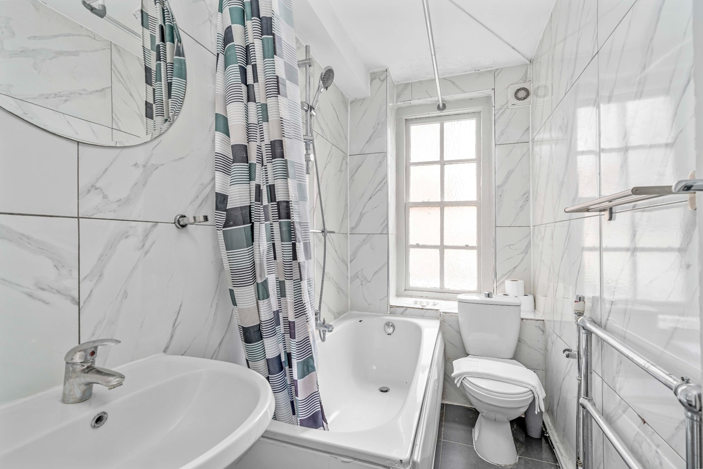 1 Bed Flat, Park West, W2 photo 4