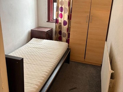 Room in a Shared House, Byron Avenue, E12