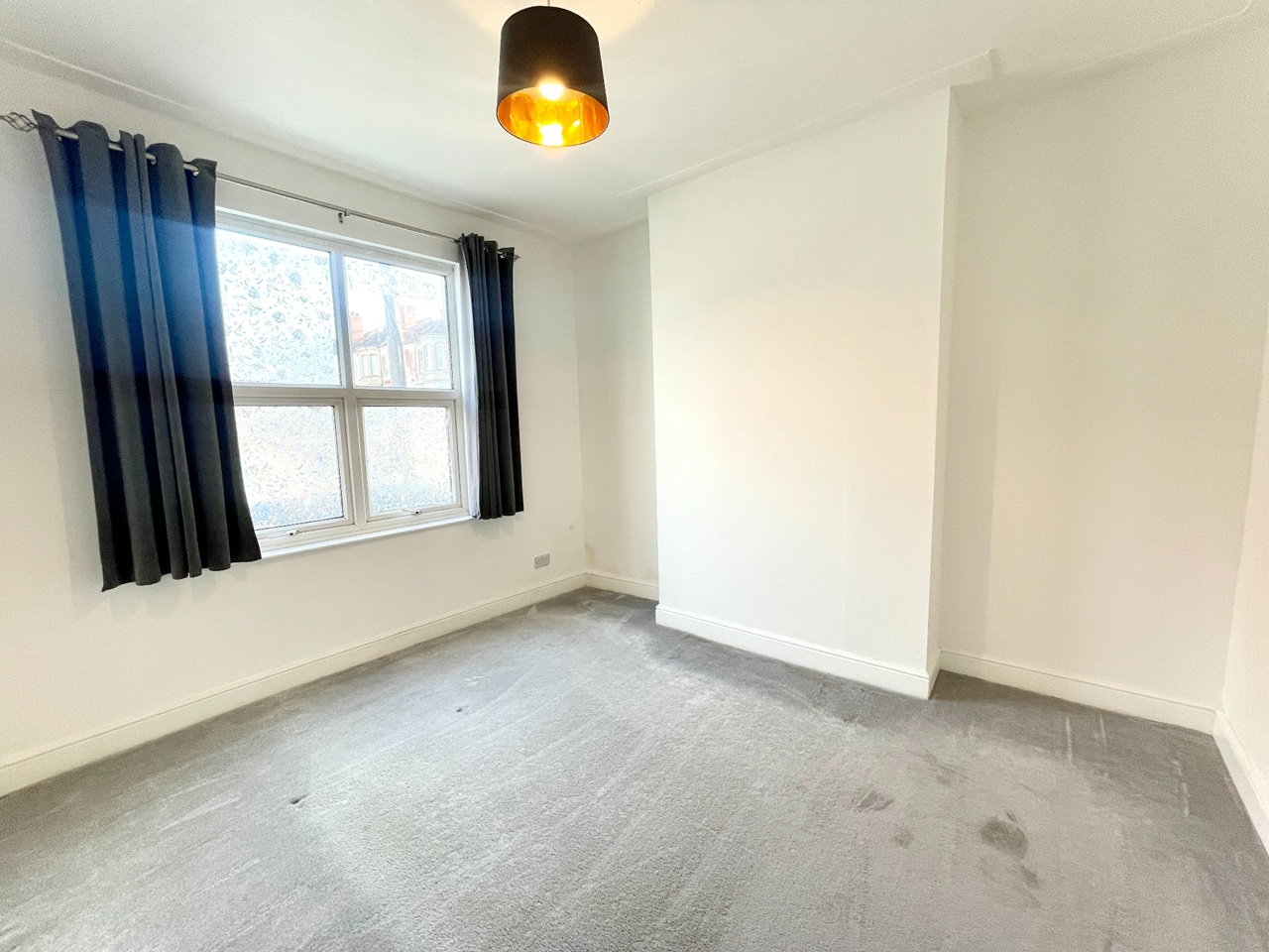 4 Bed Terraced House, Waveley Road, CV1 photo 2