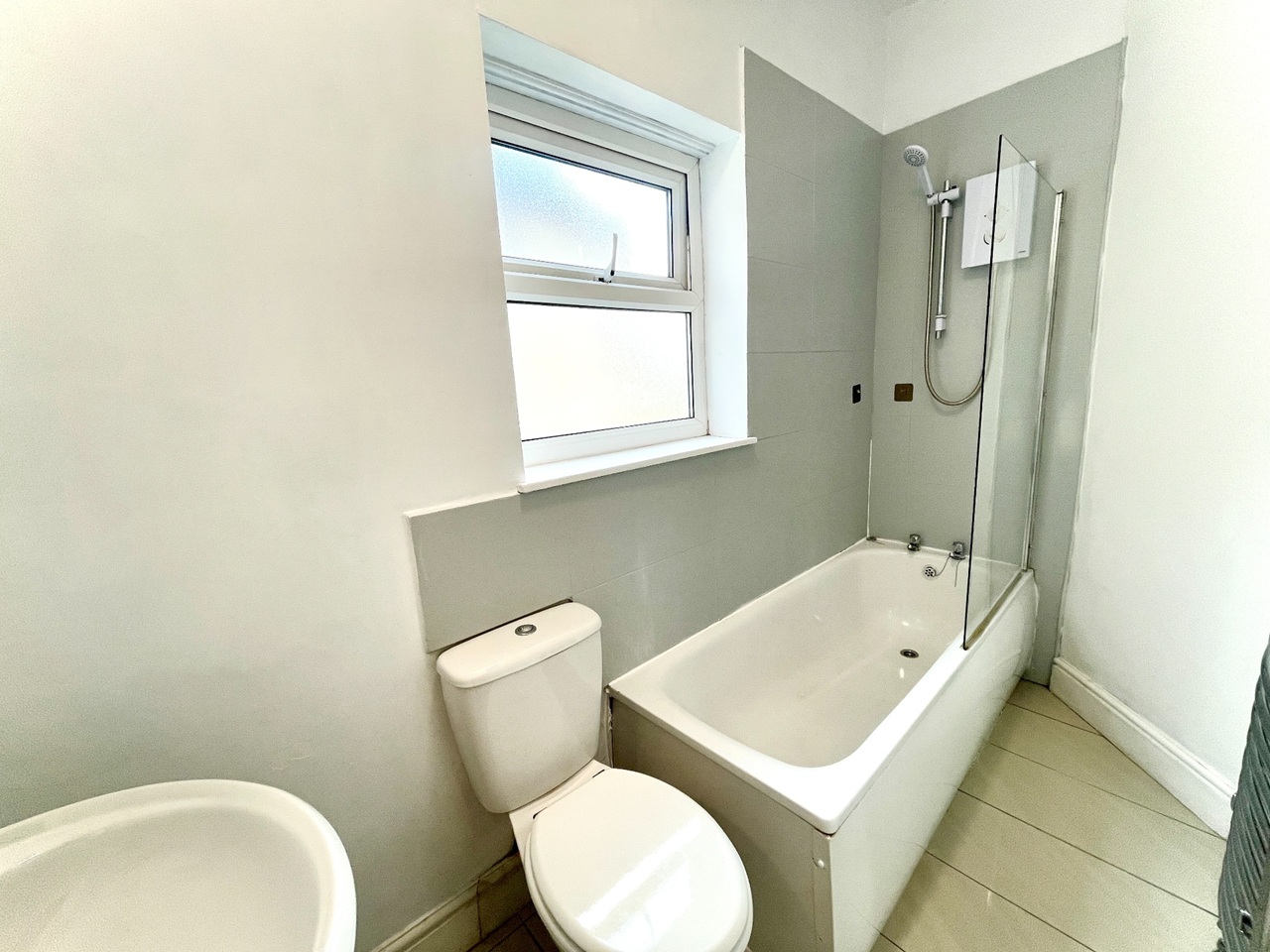 4 Bed Terraced House, Waveley Road, CV1 photo 5