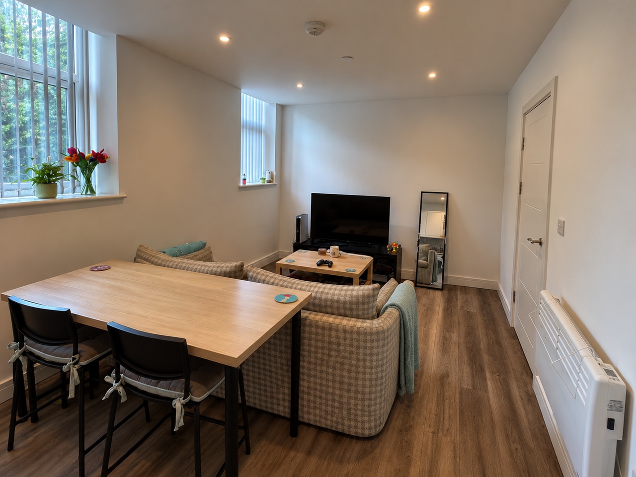 2 Bed Flat, Stacey Road, CF24 photo 2