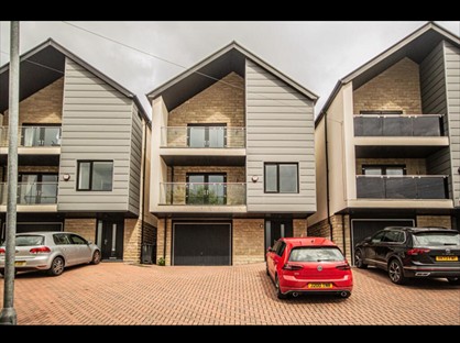 4 Bed Detached House, Brewerton Lane, WF13