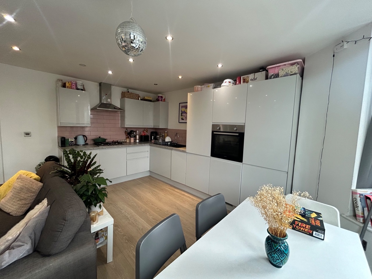 3 Bed Maisonette, Richmond Road, CF24 photo 3