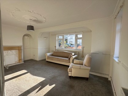 3 Bed Semi-Detached House, Central Avenue, EN8