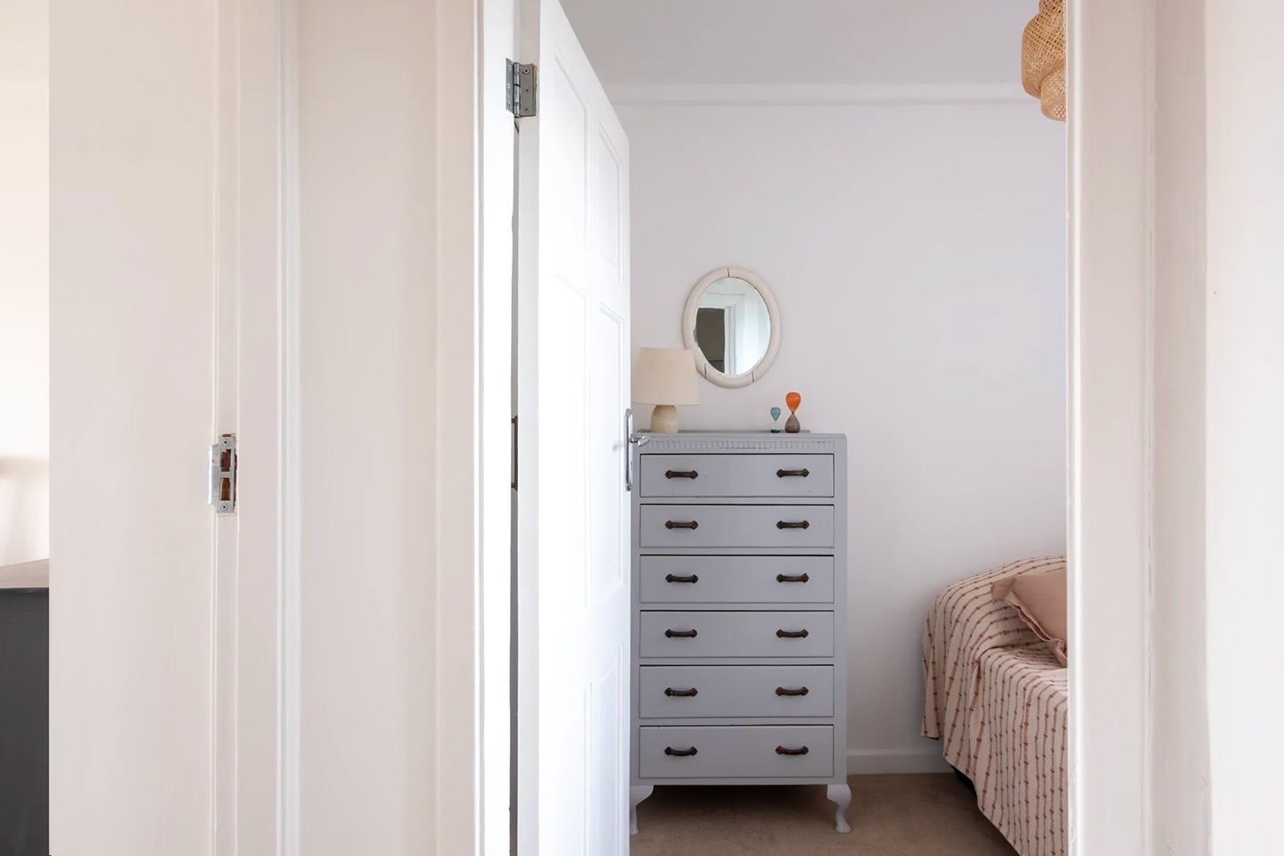 2 Bed Flat, Shepherds Bush Road, W6 photo 5