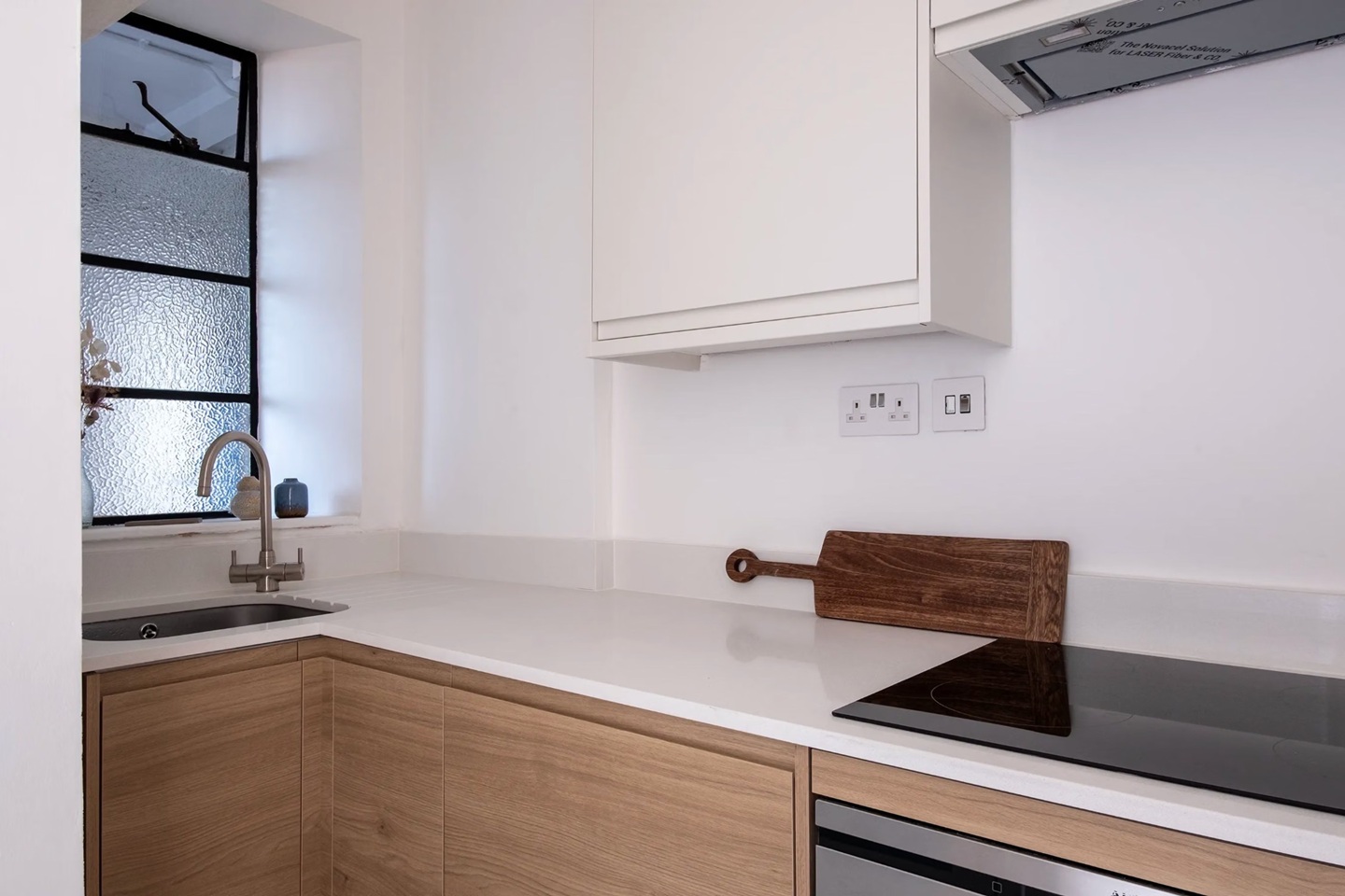 2 Bed Flat, Shepherds Bush Road, W6 photo 3