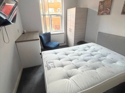 Room in a Shared House, Trinity St, OL1