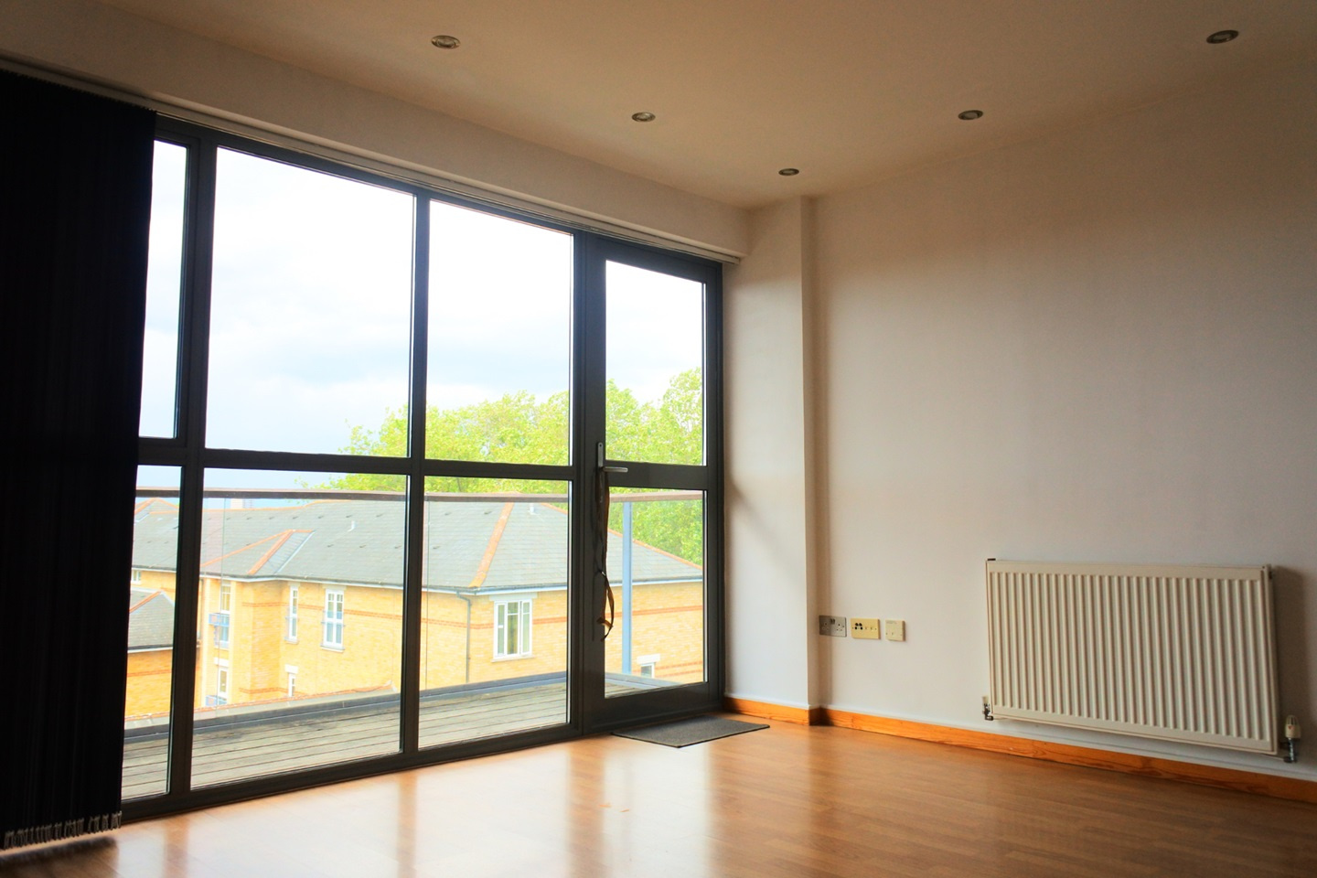 2 Bed Flat, Varcoe Road, SE16 photo 2