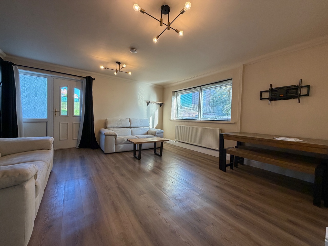 3 Bed Flat, Kirkstall Hill, LS4 photo 5