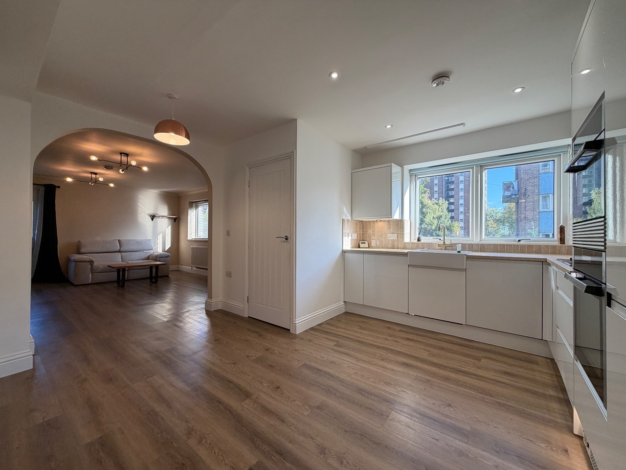 3 Bed Flat, Kirkstall Hill, LS4 photo 4