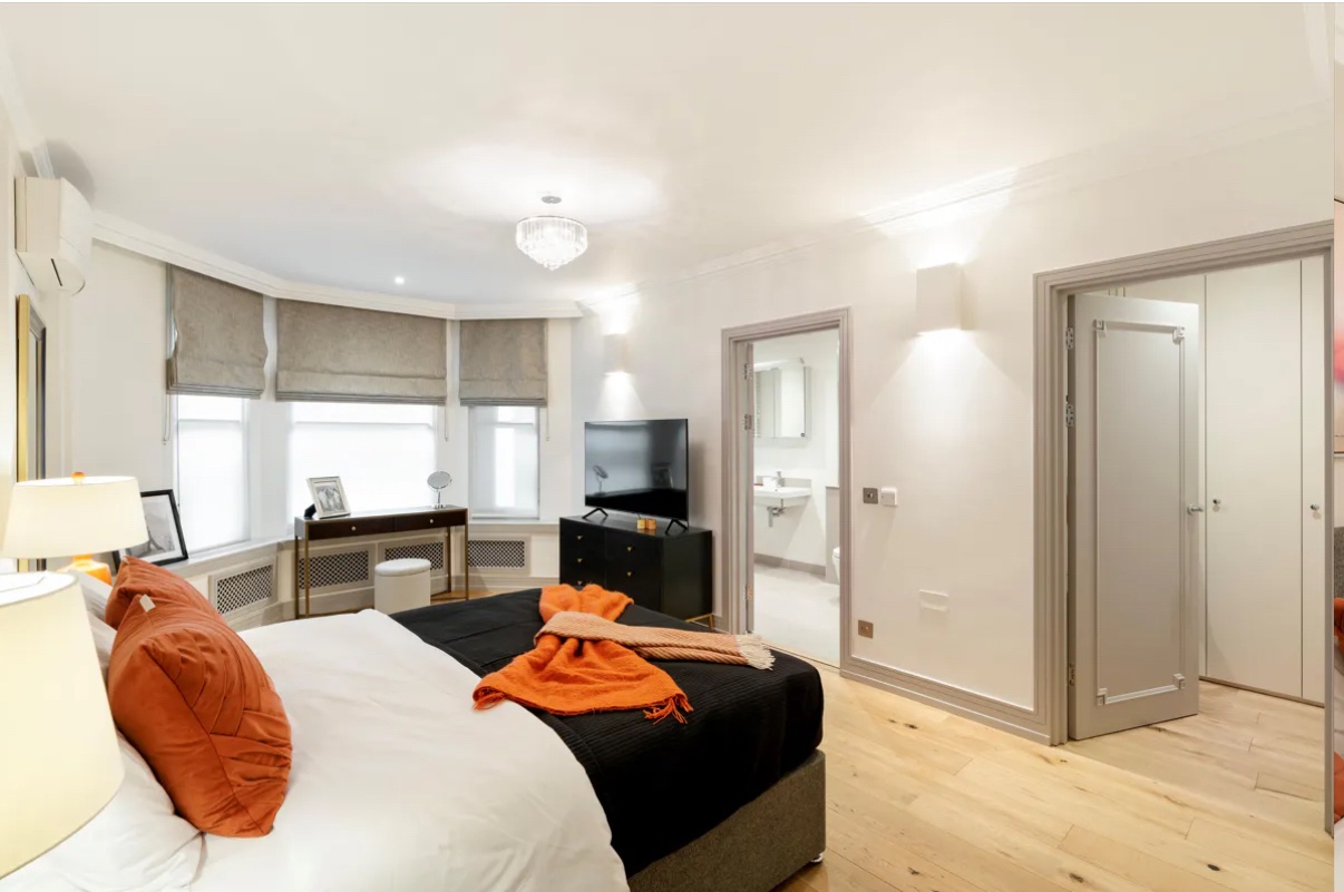 1 Bed Flat, Green St, W1K photo 5
