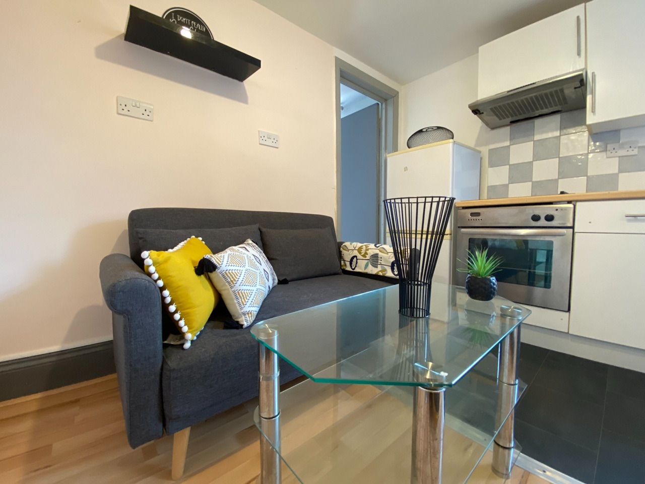 1 Bed Flat, City Centre, LE1 photo 2