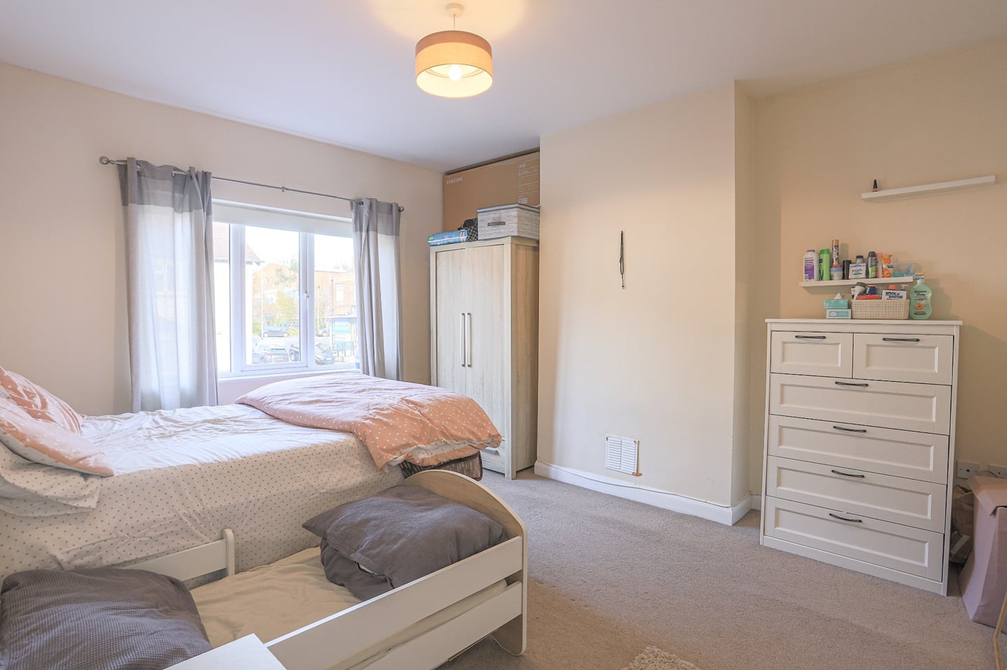 2 Bed Flat, Manor Grove, LS7 photo 2
