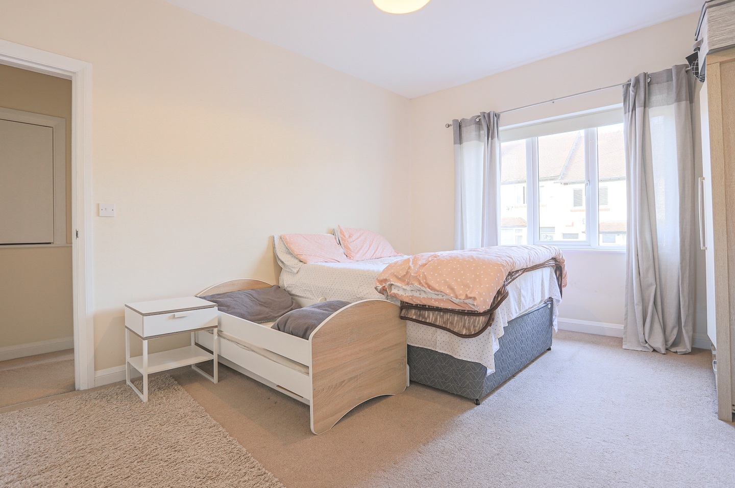 2 Bed Flat, Manor Grove, LS7 photo 5
