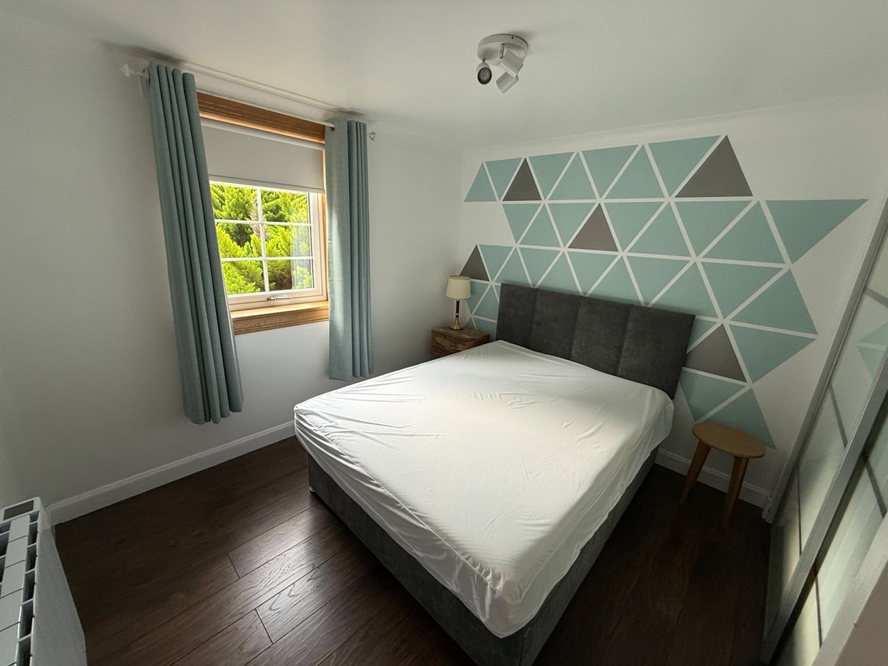 2 Bed Flat, Caledonian Crescent, EH11 photo 3