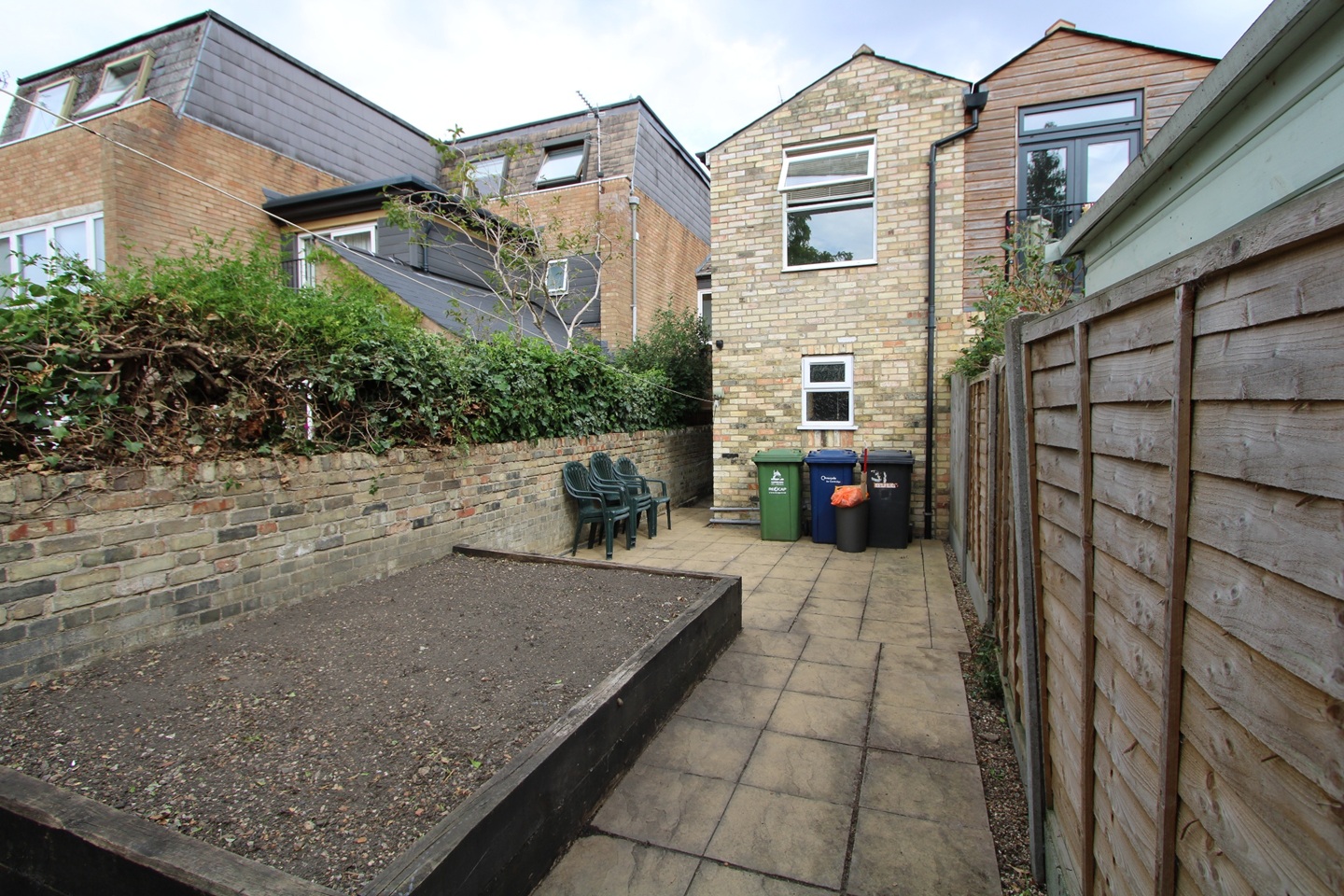 3 Bed End Terrace, Parsonage Street, CB5 photo 2