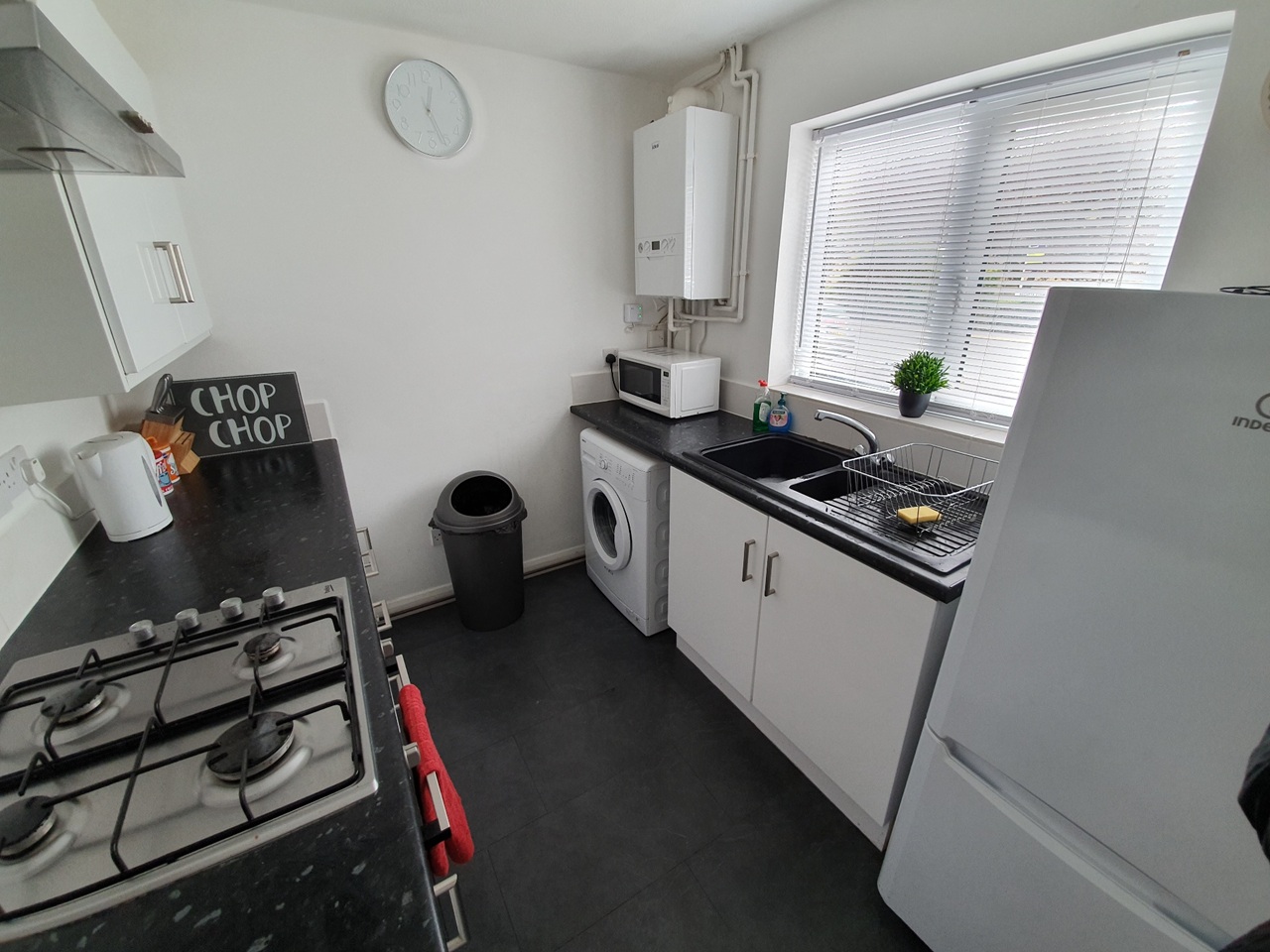 3 Bed Terraced House, Oyster Row, CB5 photo 2